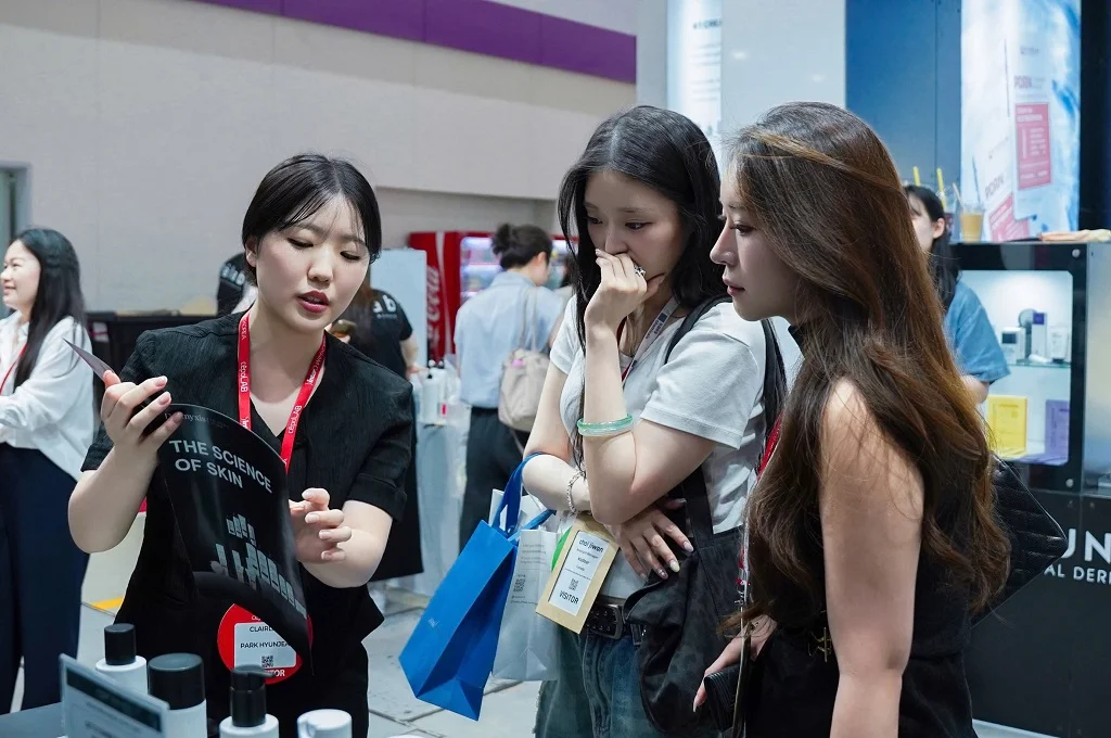 Đội ngũ đại diện tại InterCHARM Korea