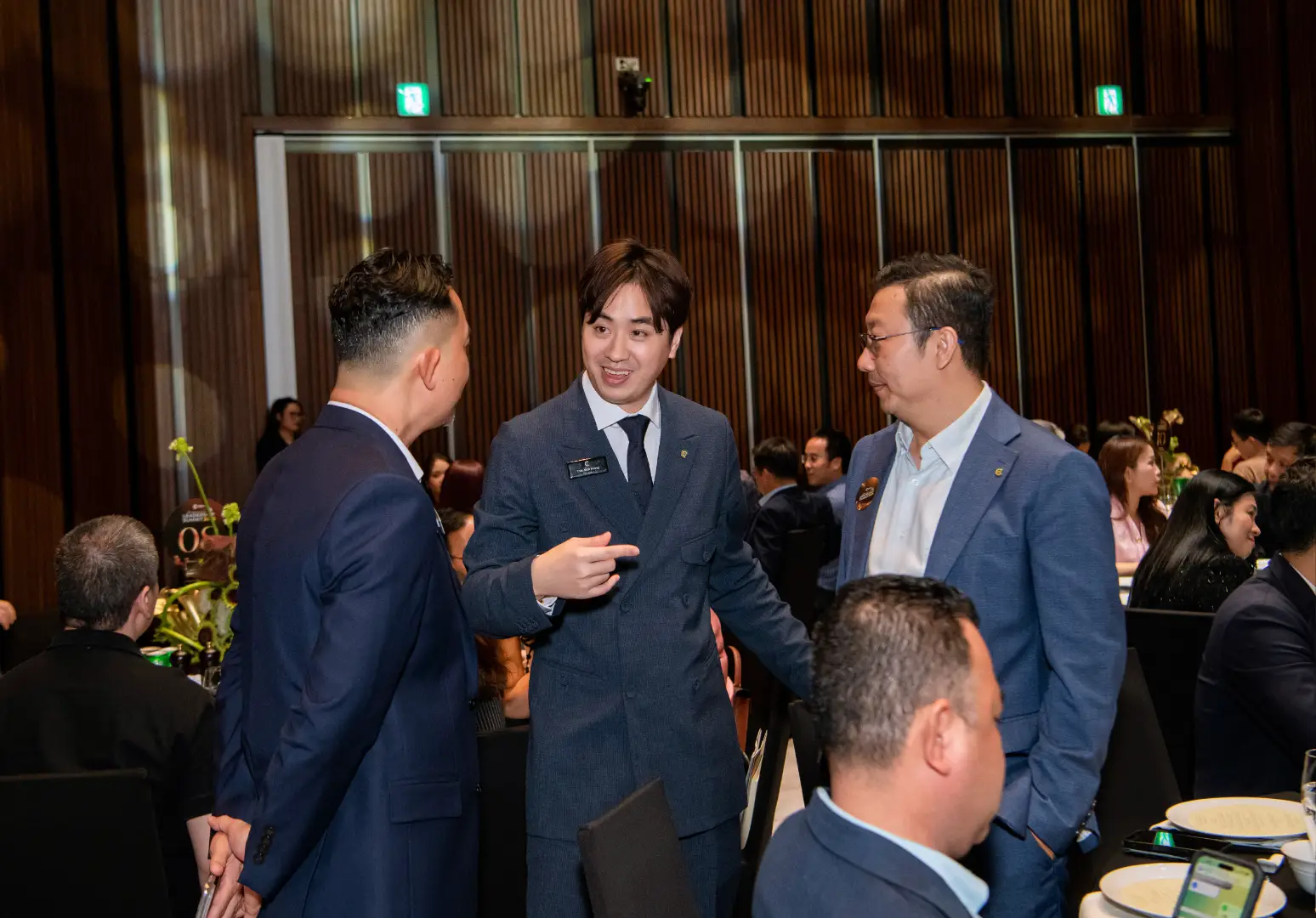 CEO Thân Minh Hoàng giao lưu cùng các CEO khác tại sự kiện
