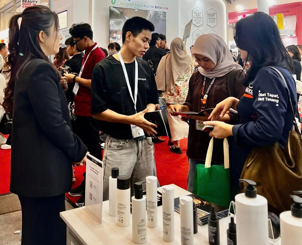 Exhibition booth at Cosmobeauté Indonesia - Photo 5