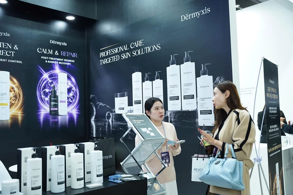 Exhibition booth at K-Beauty Expo Korea - Photo 4