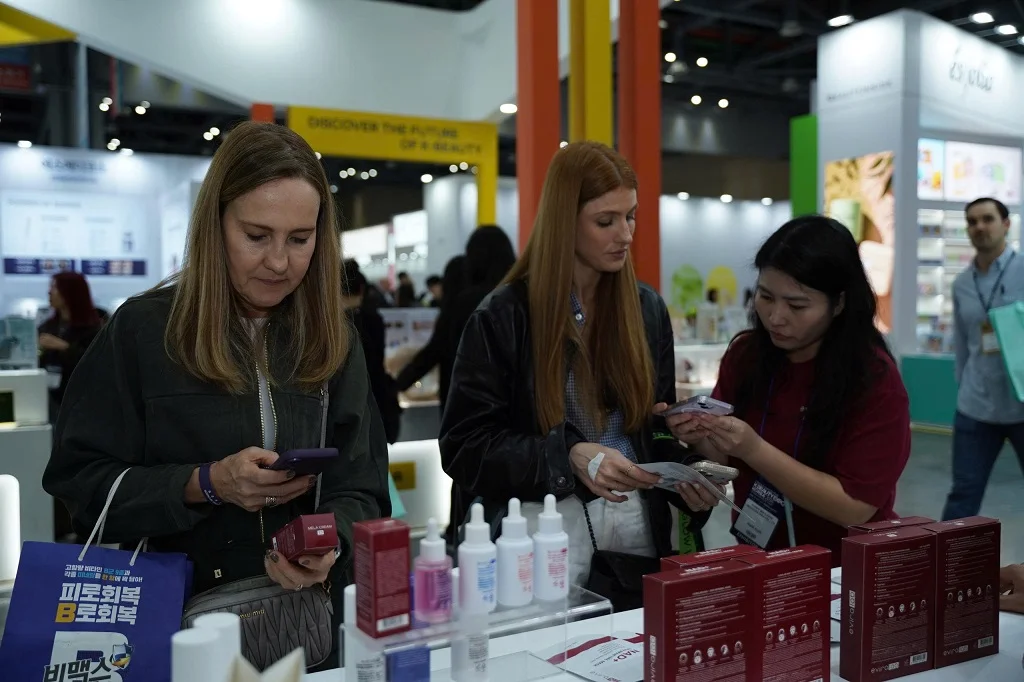 Exhibition booth at K-Beauty Expo Korea - Photo 9